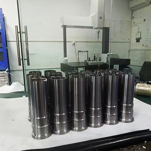 Fine mold thin-wall injection mold top sleeve