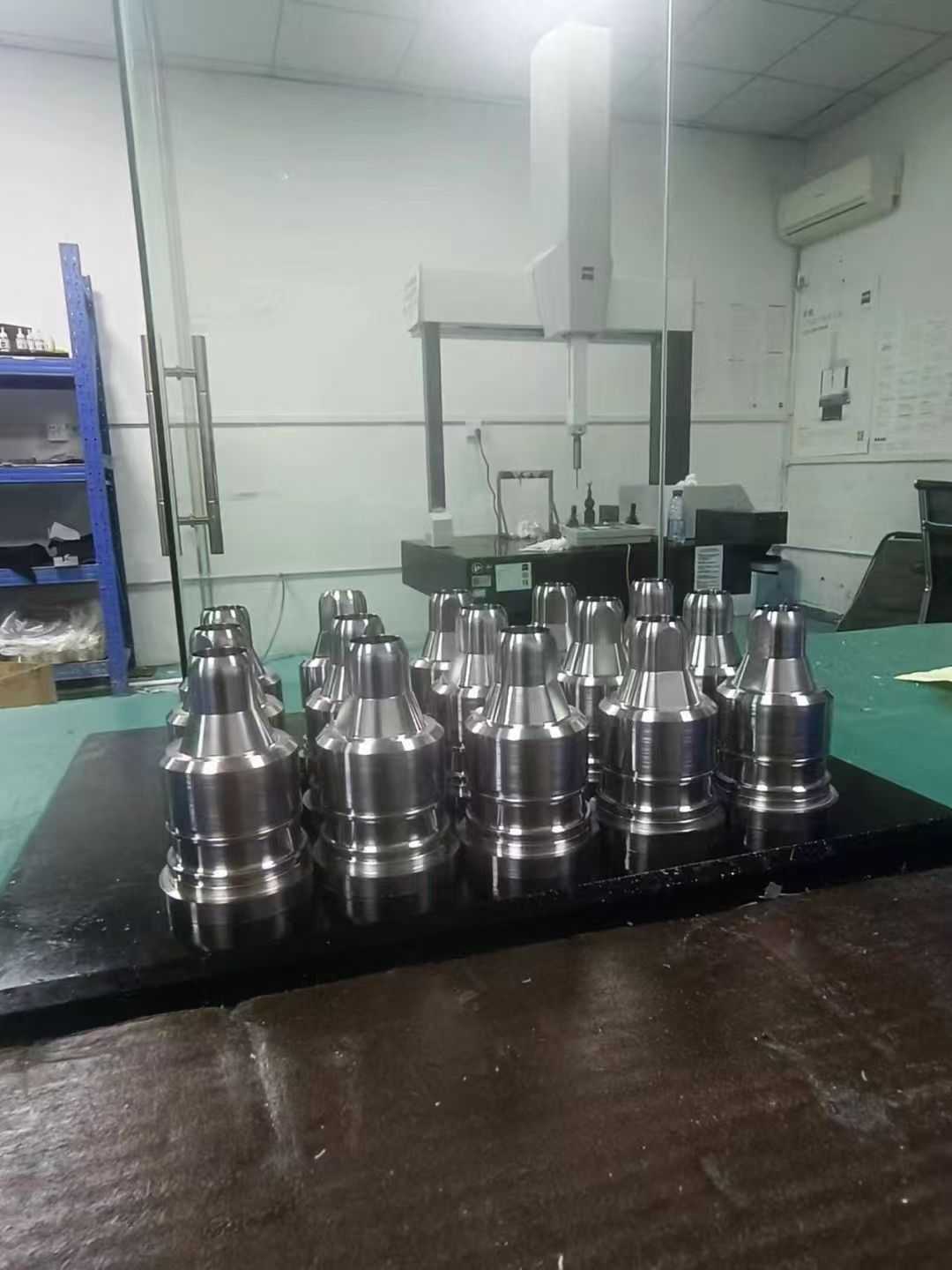 Cosmetic bottle cap packaging mold threaded core