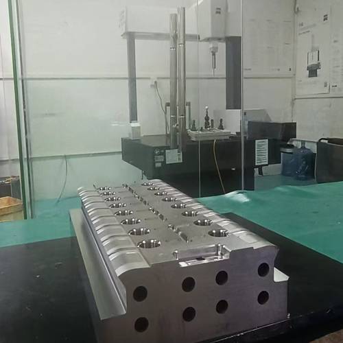 High-precision mold cavity inserts for manufacturing