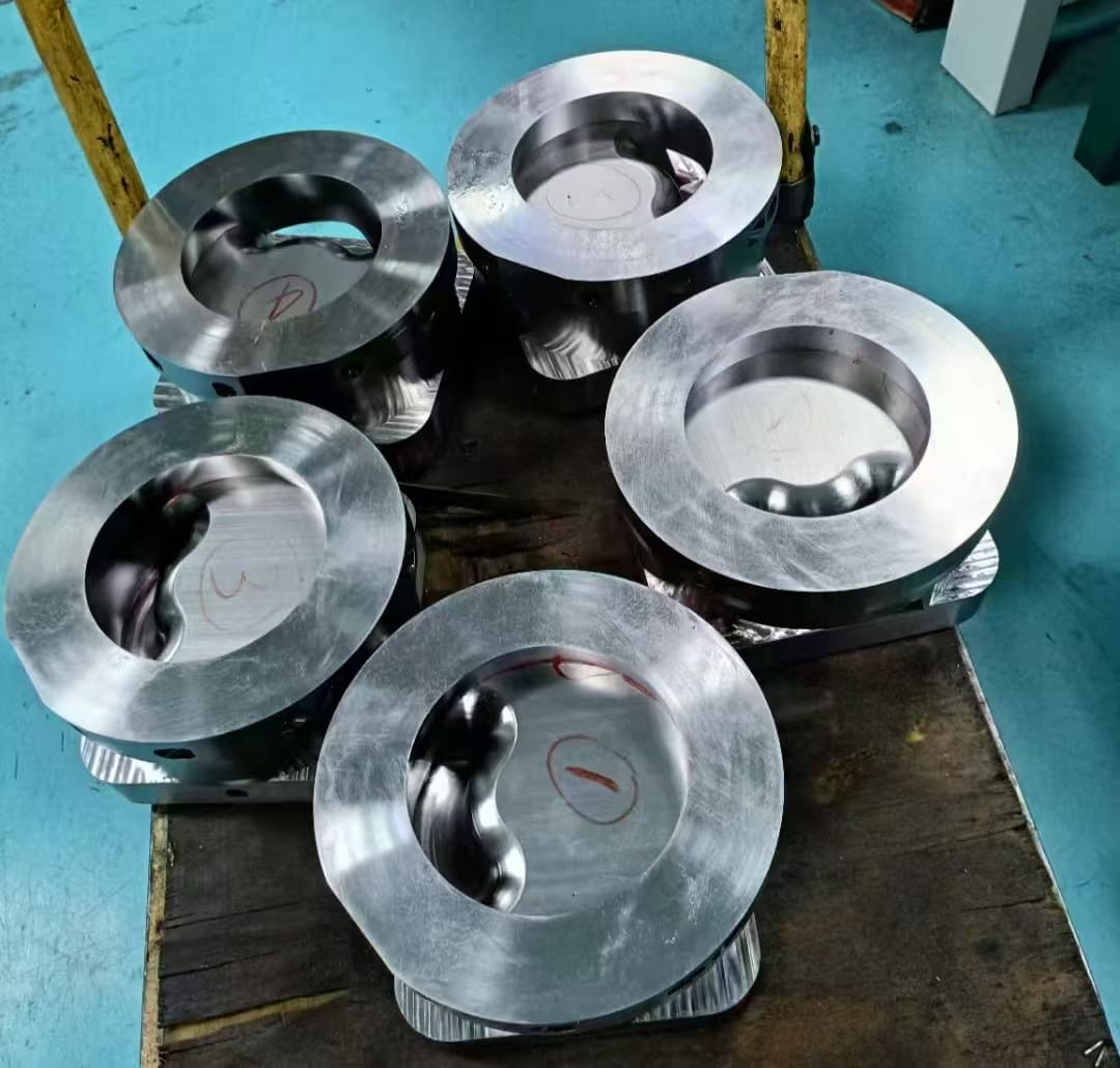 Aluminum alloy die casting mold core and cavity