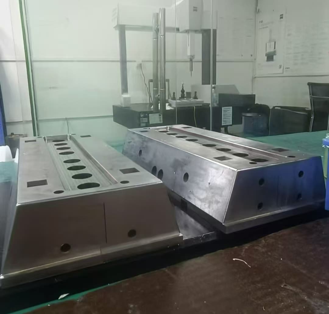 Precision injection mold left and right sliders